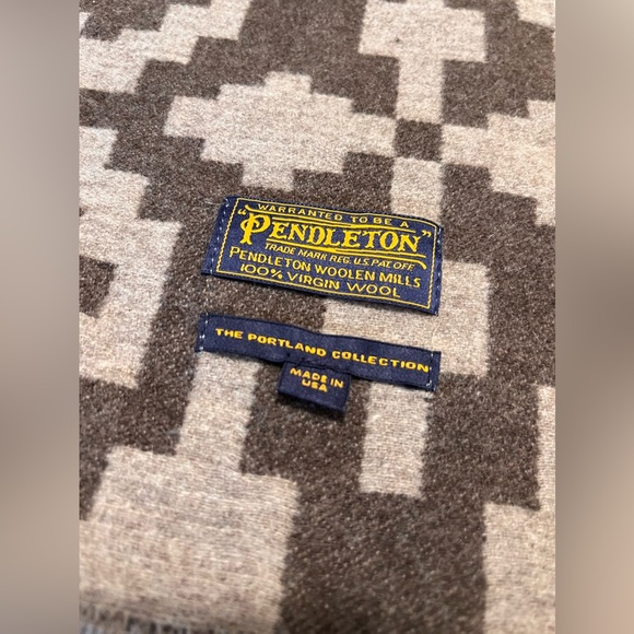 Pendleton wool scarf - Picture 2 of 2